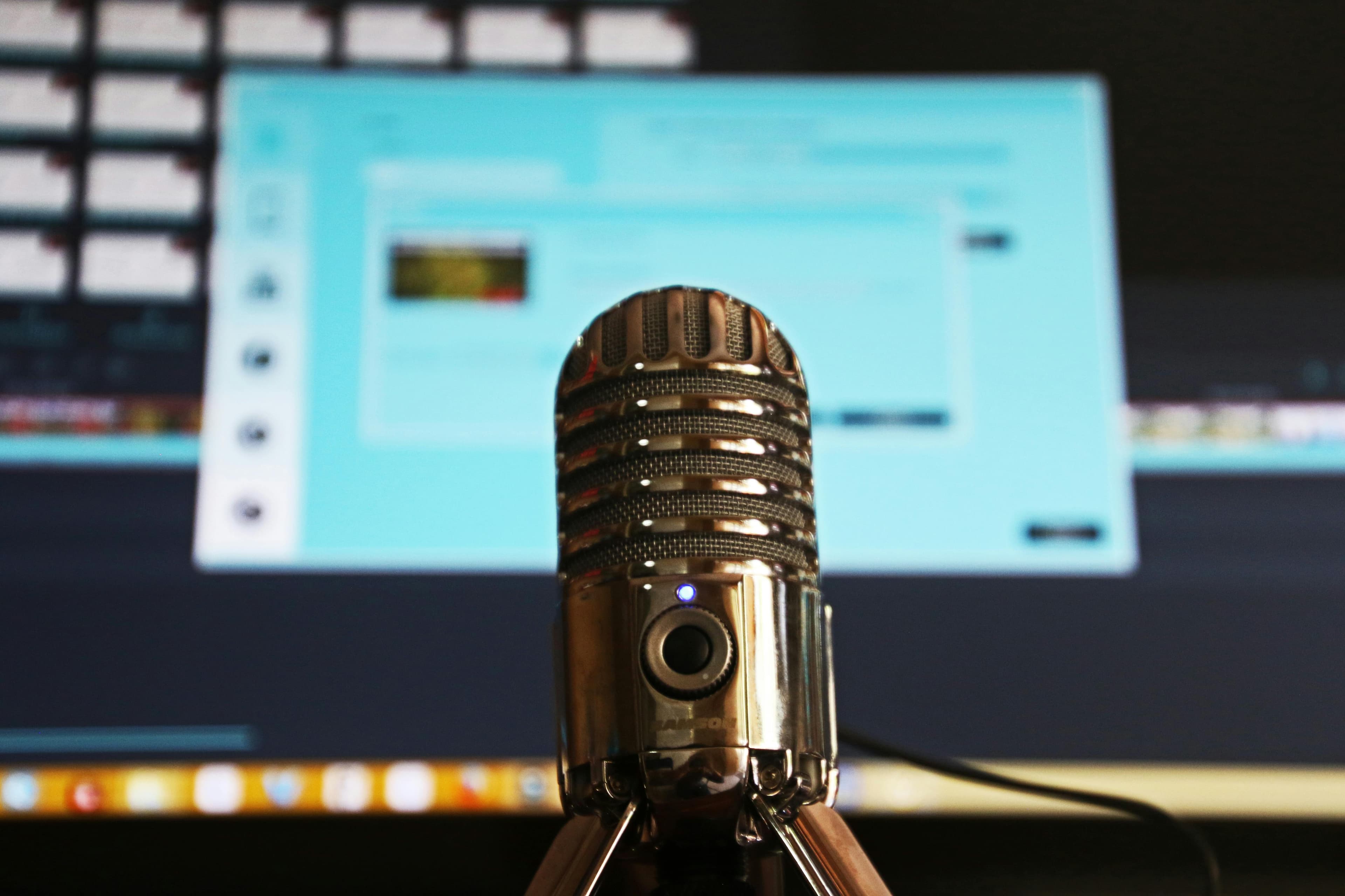 How to Use AI to Make Podcast Clips (2025 Guide)